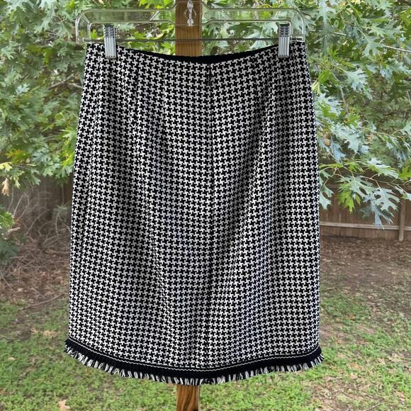 Talbots Black And White Tweed Mini Skirt Fringe Trim Size 2P - Picture 2 of 9